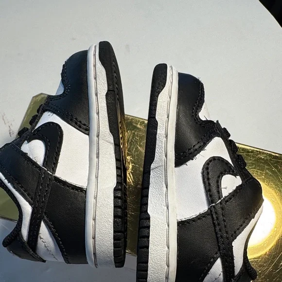 Nike Kids Black and White Sneakers 3C - Picture 4 of 11